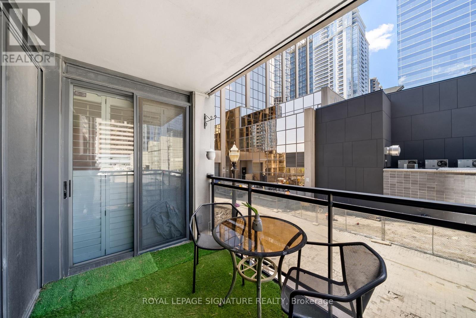 206 - 18 Hollywood Avenue, Toronto (willowdale East), Ontario