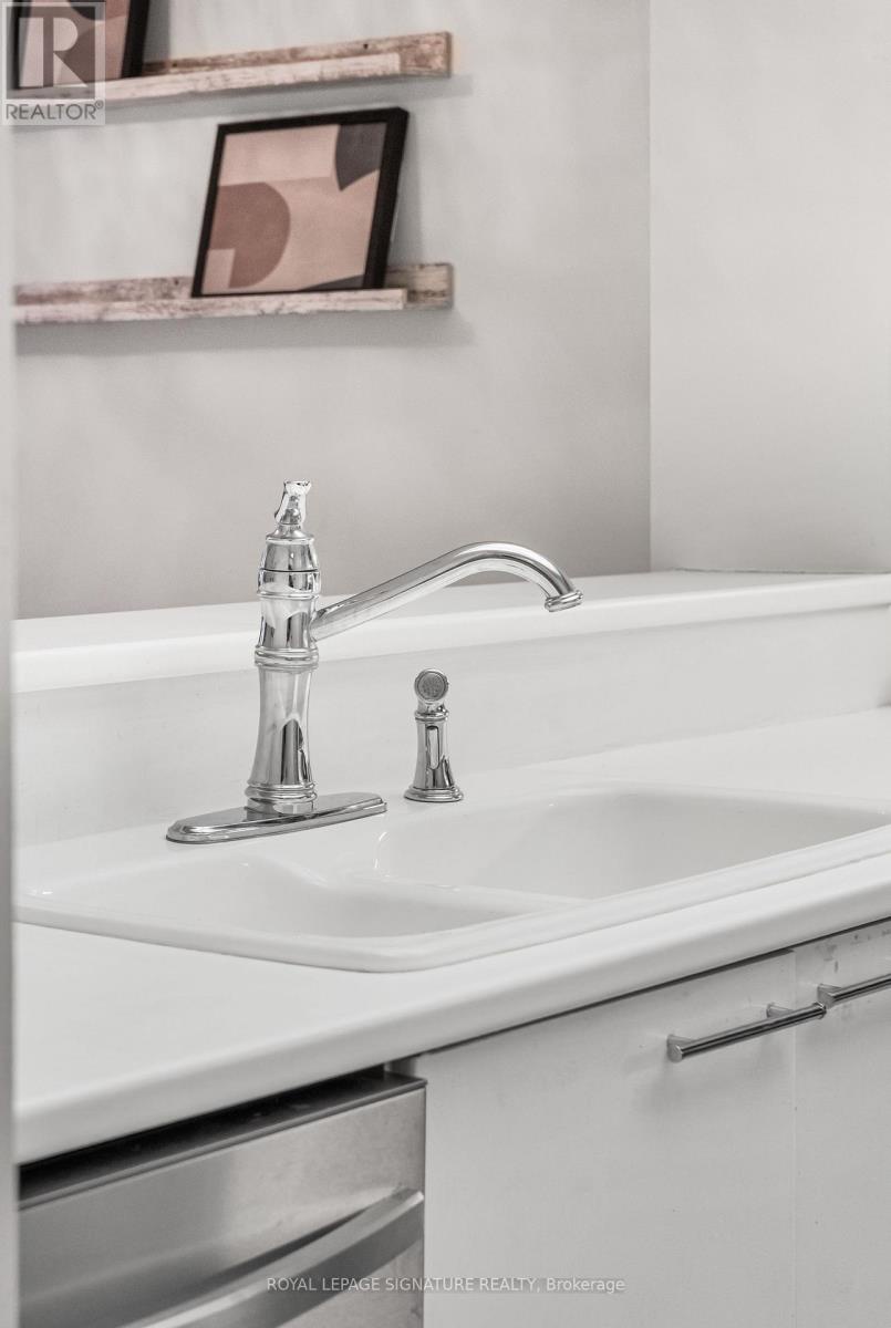 206 - 18 Hollywood Avenue, Toronto (willowdale East), Ontario