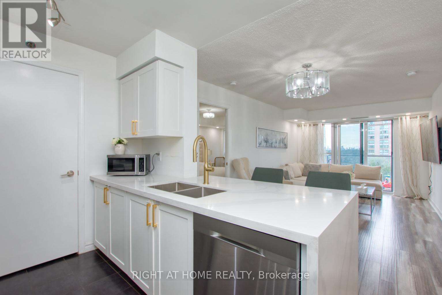 827 - 35 Saranac Boulevard, Toronto (englemount-lawrence), Ontario