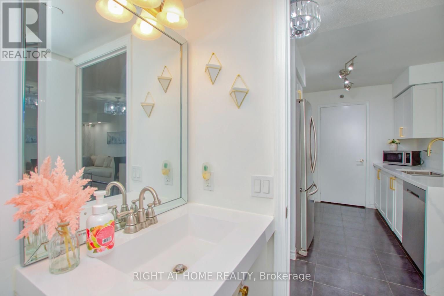 827 - 35 Saranac Boulevard, Toronto (englemount-lawrence), Ontario