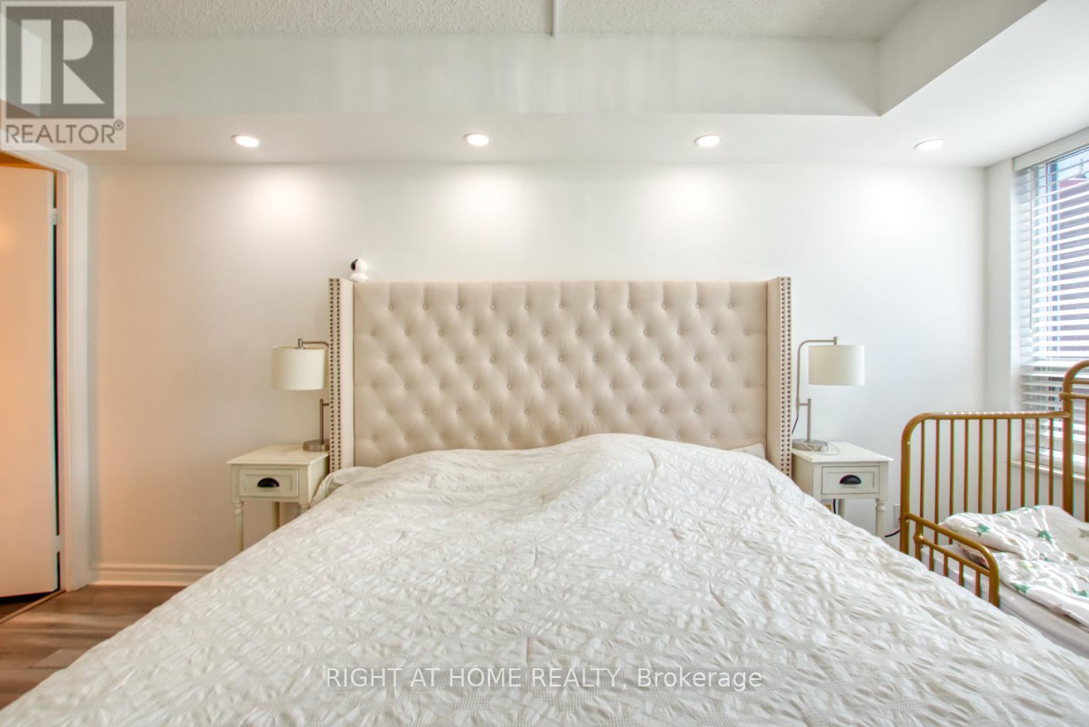 827 - 35 Saranac Boulevard, Toronto (englemount-lawrence), Ontario