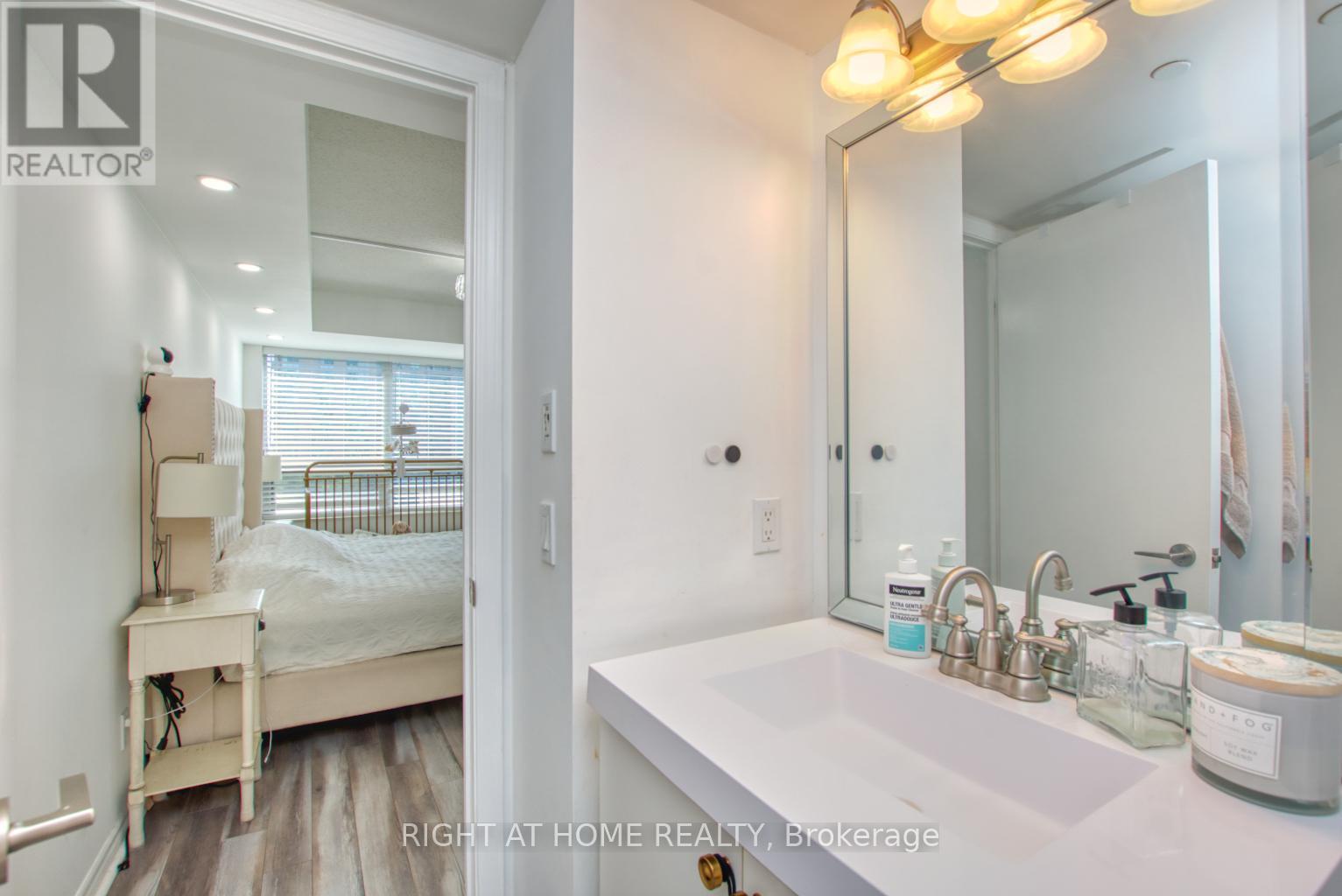 827 - 35 Saranac Boulevard, Toronto (englemount-lawrence), Ontario