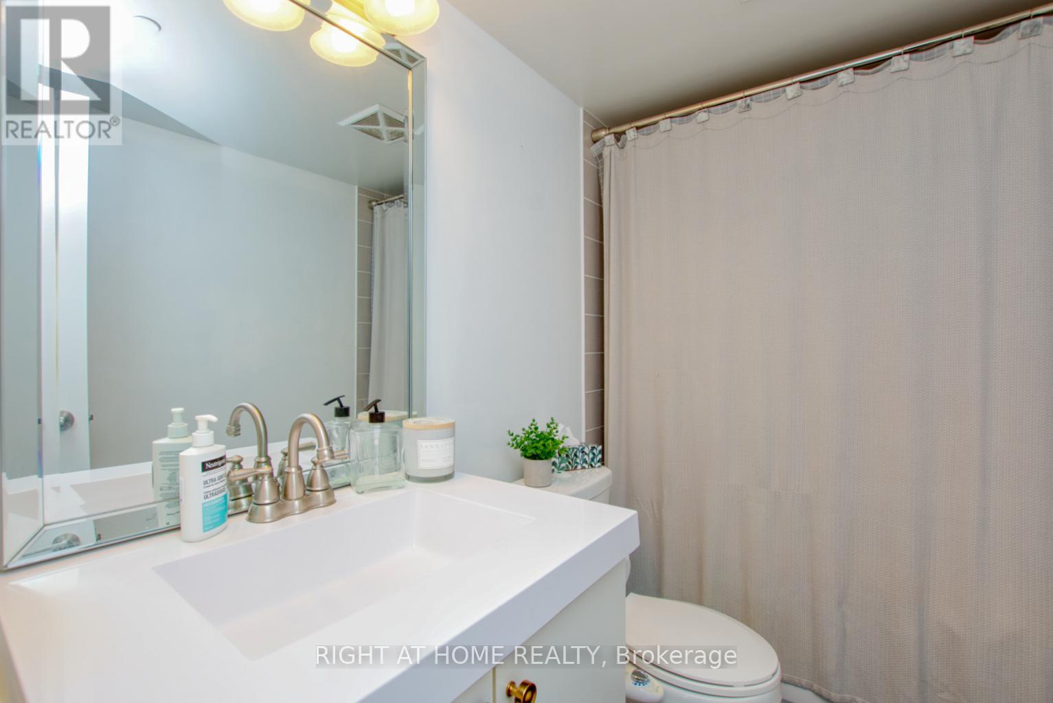 827 - 35 Saranac Boulevard, Toronto (englemount-lawrence), Ontario