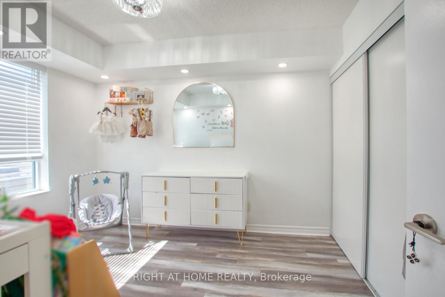 827 - 35 Saranac Boulevard, Toronto (englemount-lawrence), Ontario