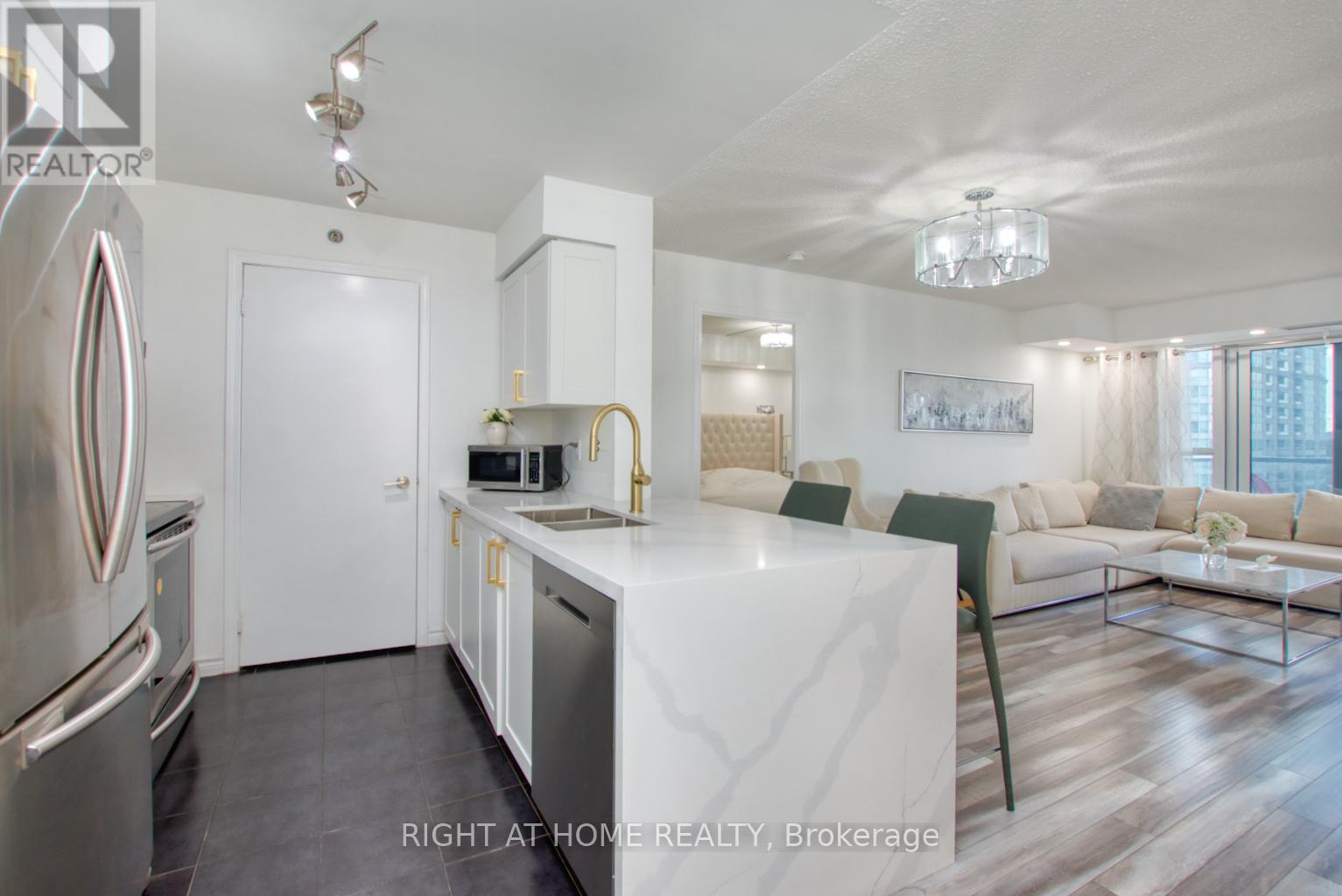 827 - 35 Saranac Boulevard, Toronto (englemount-lawrence), Ontario