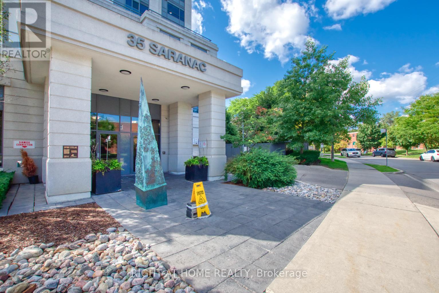 827 - 35 Saranac Boulevard, Toronto (englemount-lawrence), Ontario