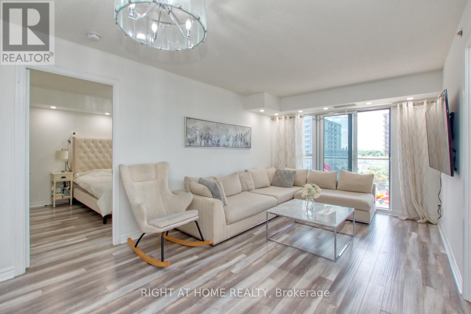 827 - 35 Saranac Boulevard, Toronto (englemount-lawrence), Ontario