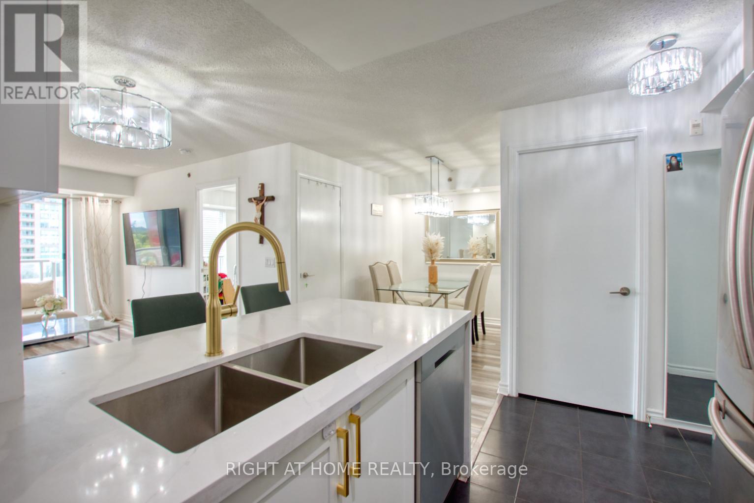 827 - 35 Saranac Boulevard, Toronto (englemount-lawrence), Ontario