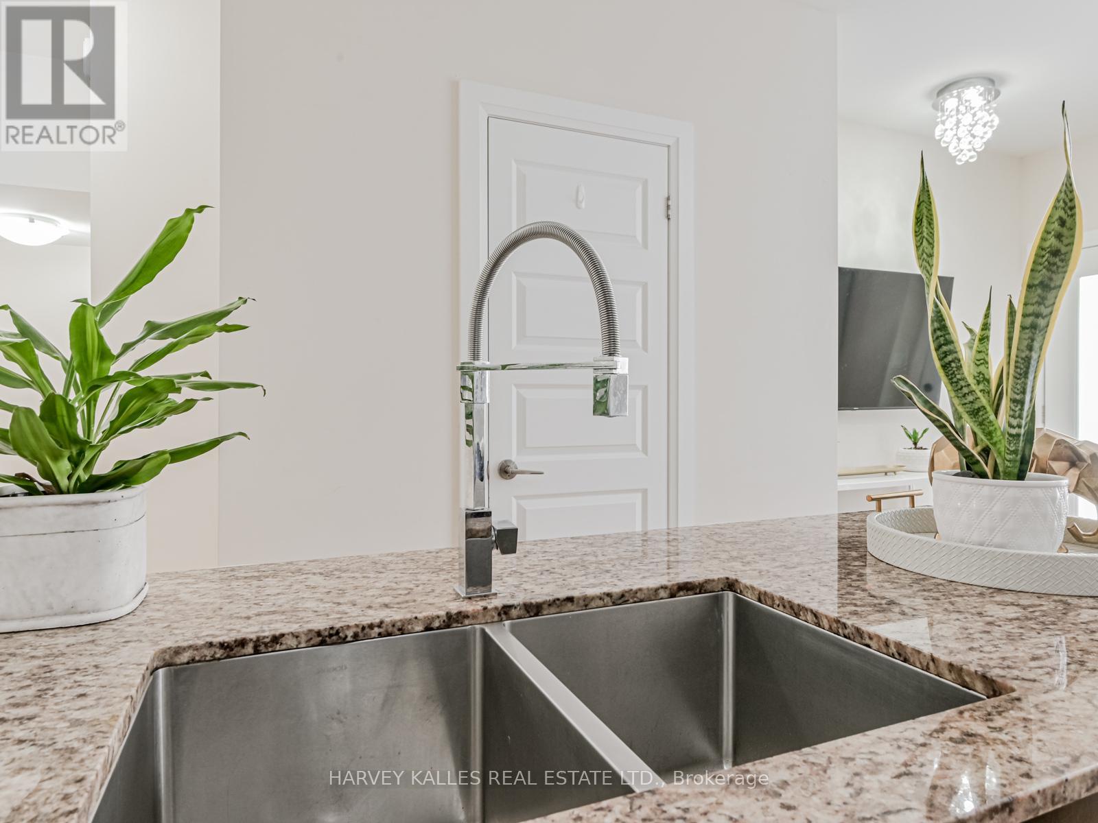 55 - 19 Eldora Avenue, Toronto (newtonbrook West), Ontario