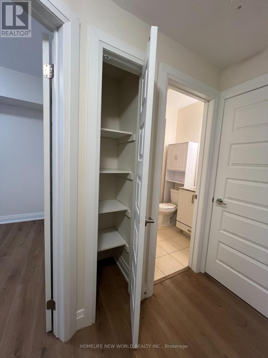 23 - 15 Eldora Ave, Unit 23 Eldora Avenue, Toronto (newtonbrook West), Ontario