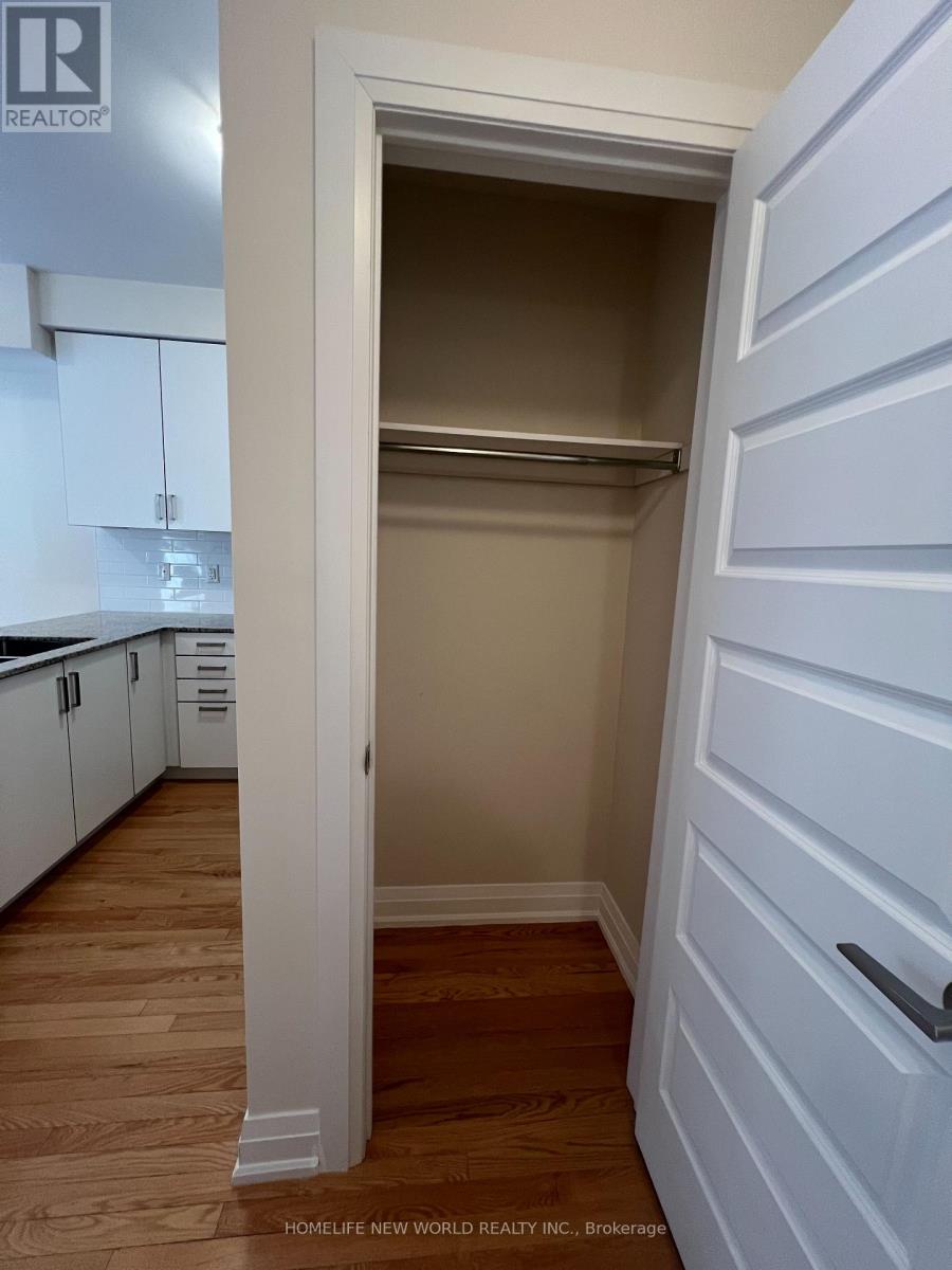 23 - 15 Eldora Ave, Unit 23 Eldora Avenue, Toronto (newtonbrook West), Ontario