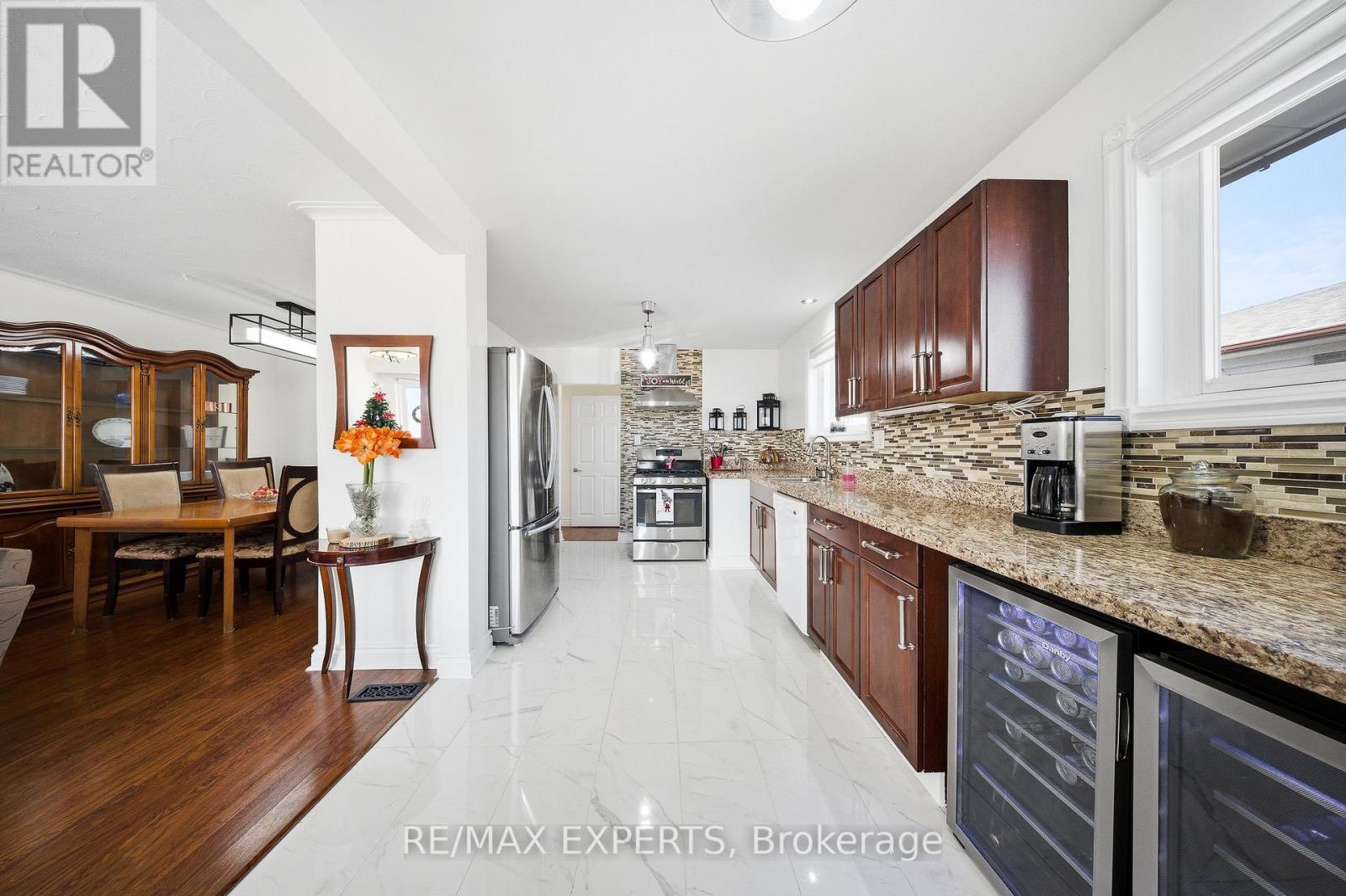 16 Navenby Crescent, Toronto (humber Summit), Ontario