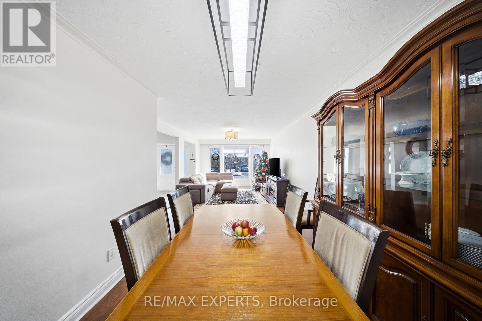 16 Navenby Crescent, Toronto (humber Summit), Ontario