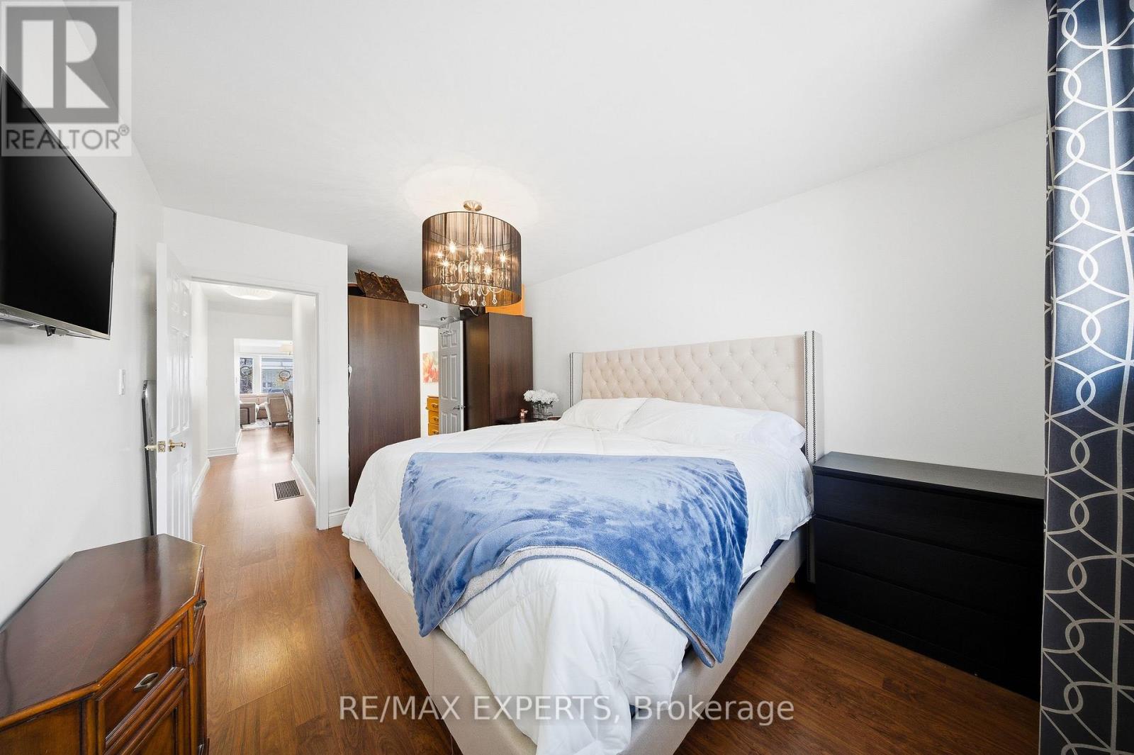 16 Navenby Crescent, Toronto (humber Summit), Ontario