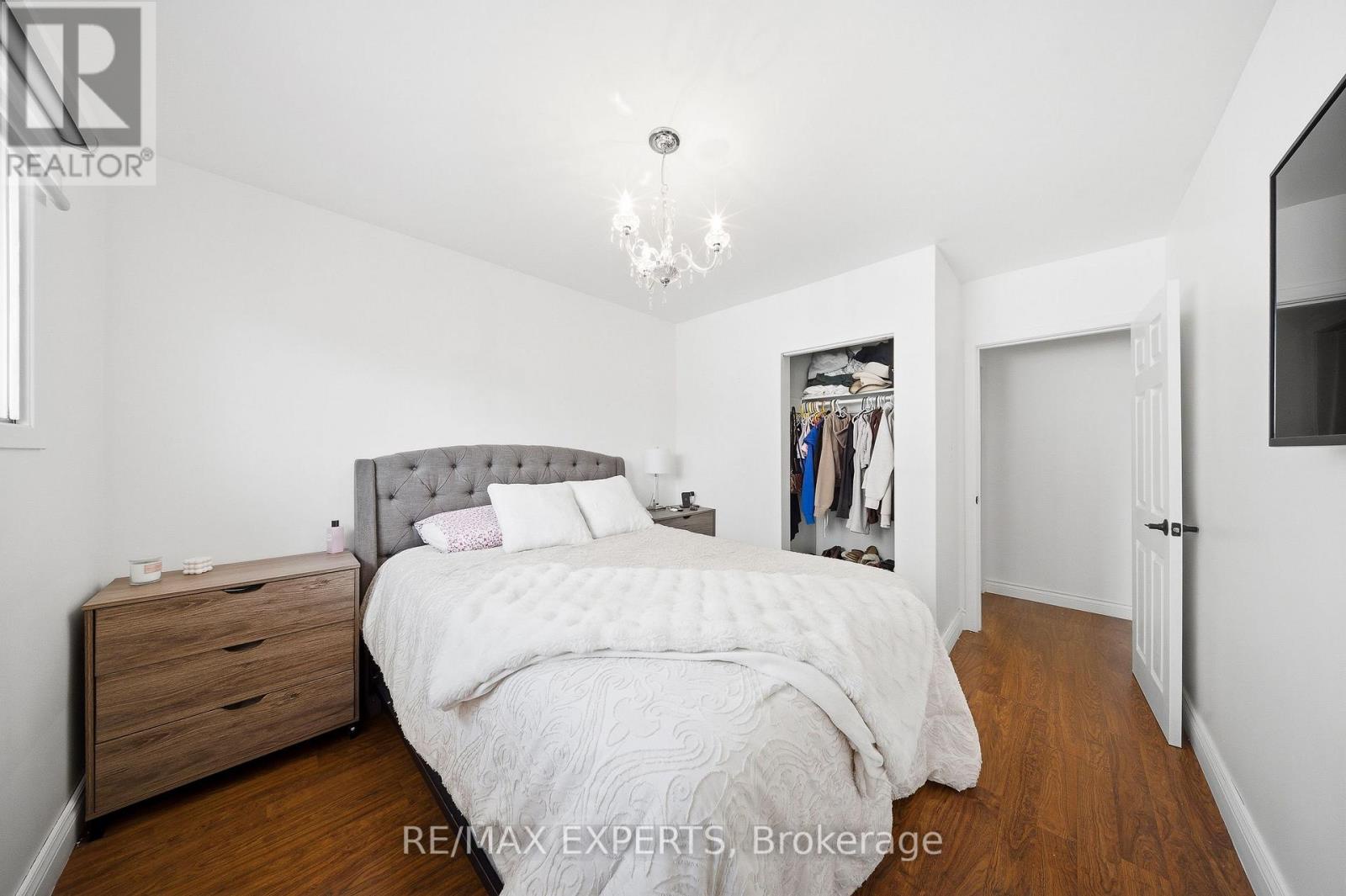 16 Navenby Crescent, Toronto (humber Summit), Ontario