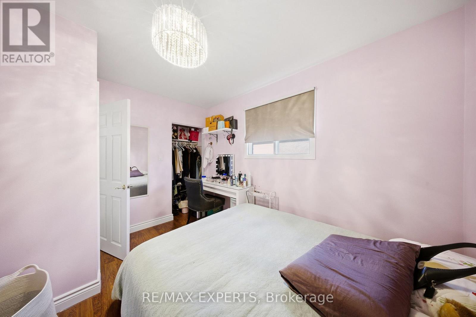 16 Navenby Crescent, Toronto (humber Summit), Ontario