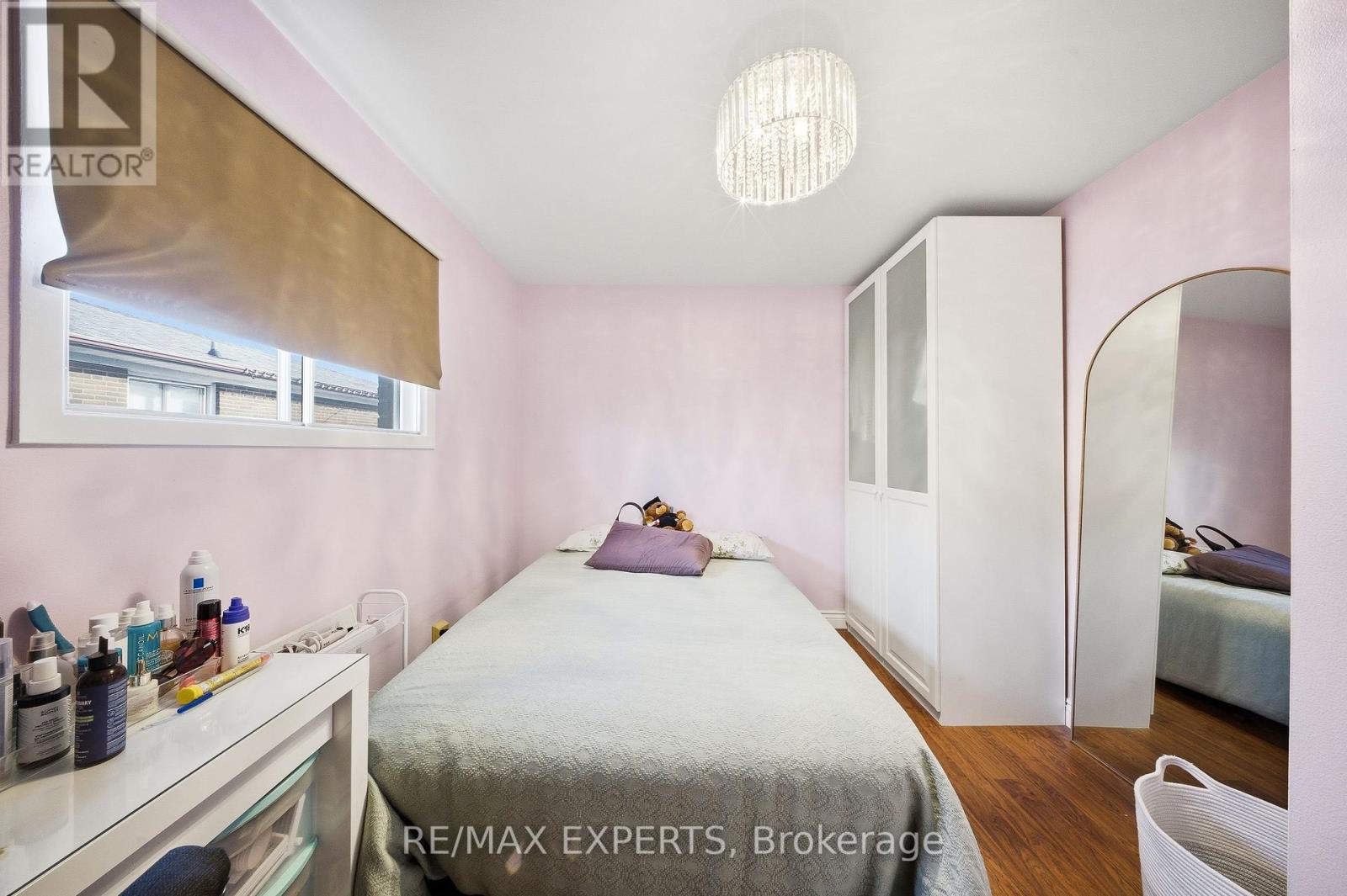 16 Navenby Crescent, Toronto (humber Summit), Ontario