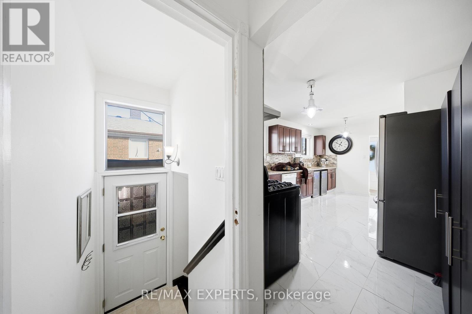 16 Navenby Crescent, Toronto (humber Summit), Ontario