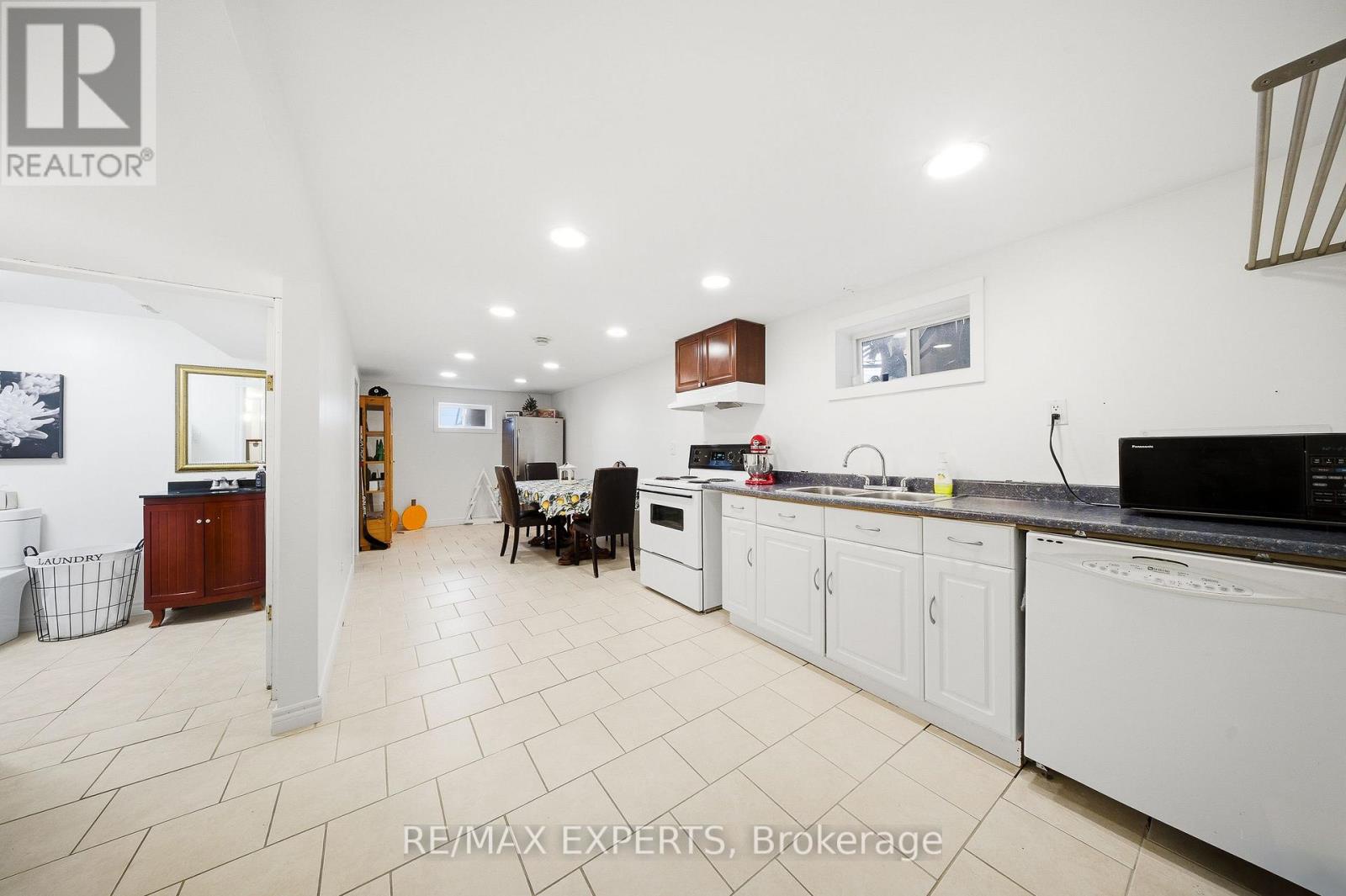 16 Navenby Crescent, Toronto (humber Summit), Ontario