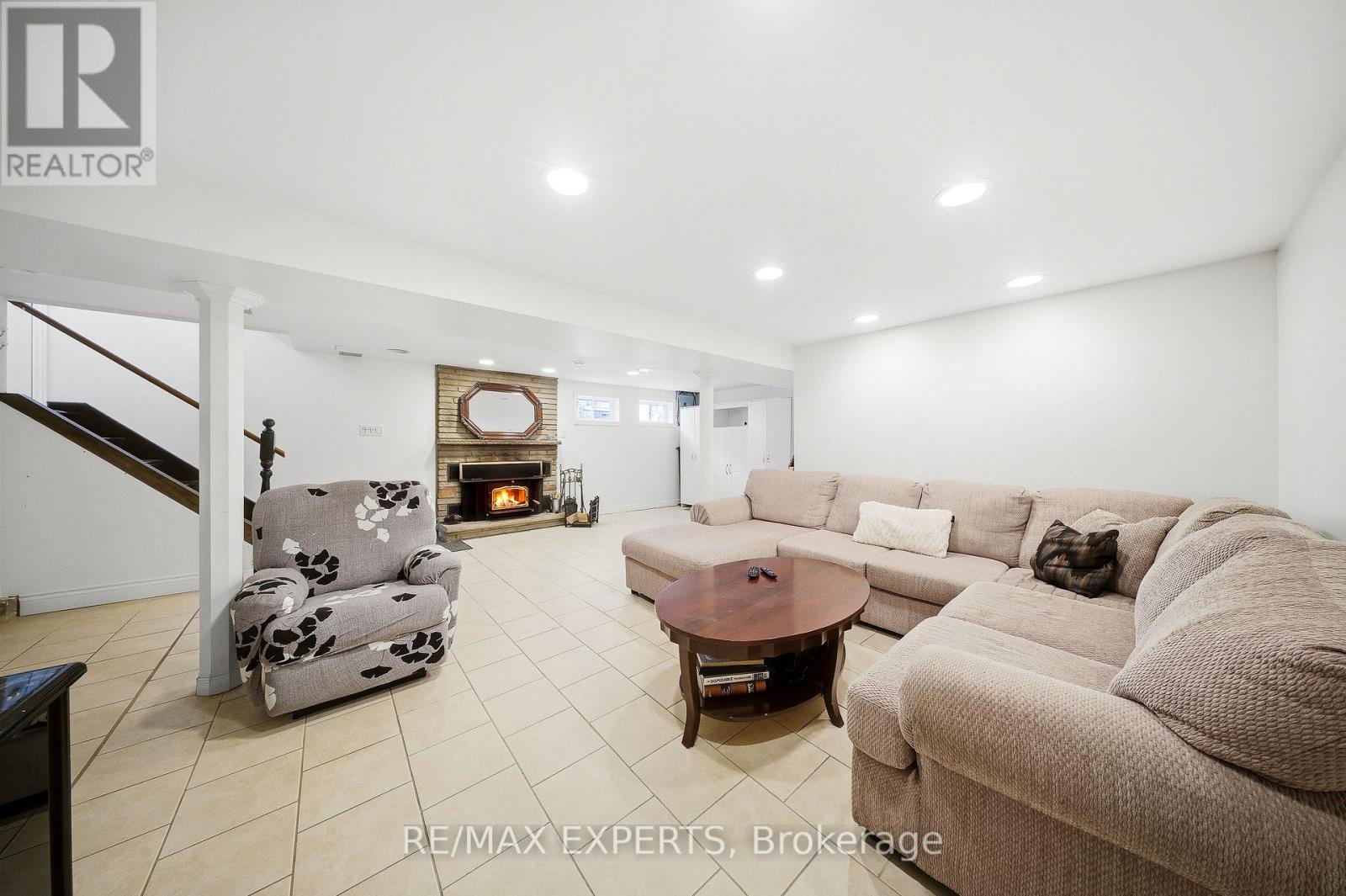 16 Navenby Crescent, Toronto (humber Summit), Ontario