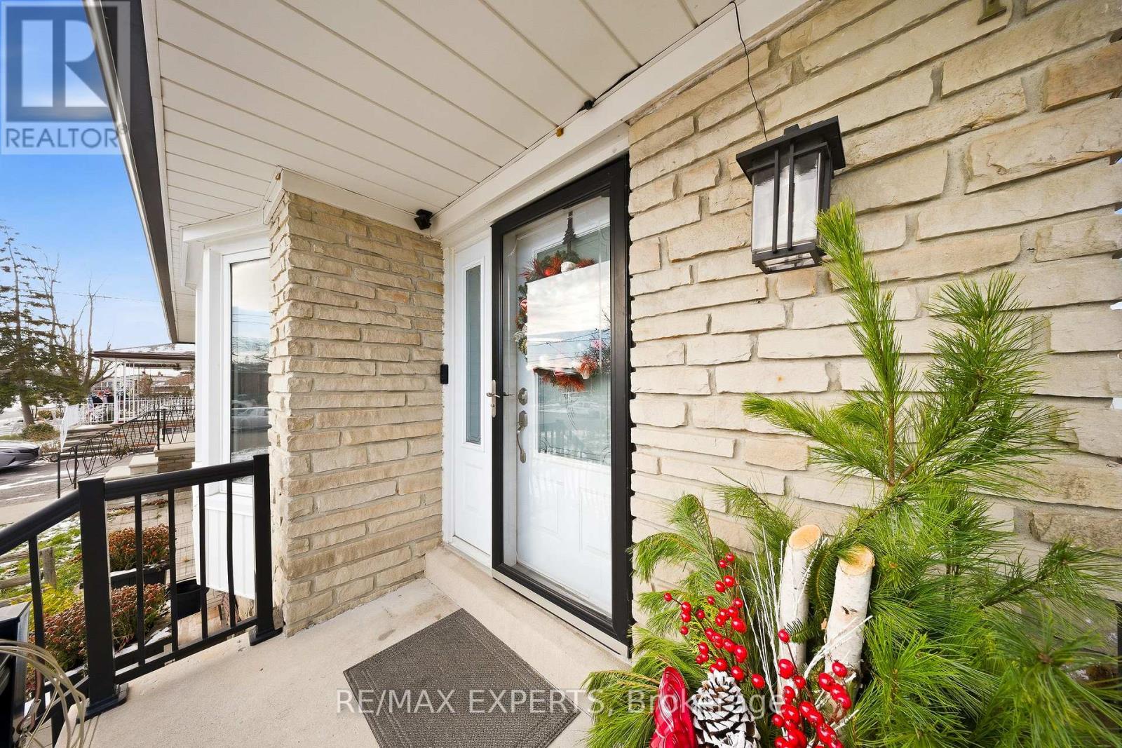 16 Navenby Crescent, Toronto (humber Summit), Ontario