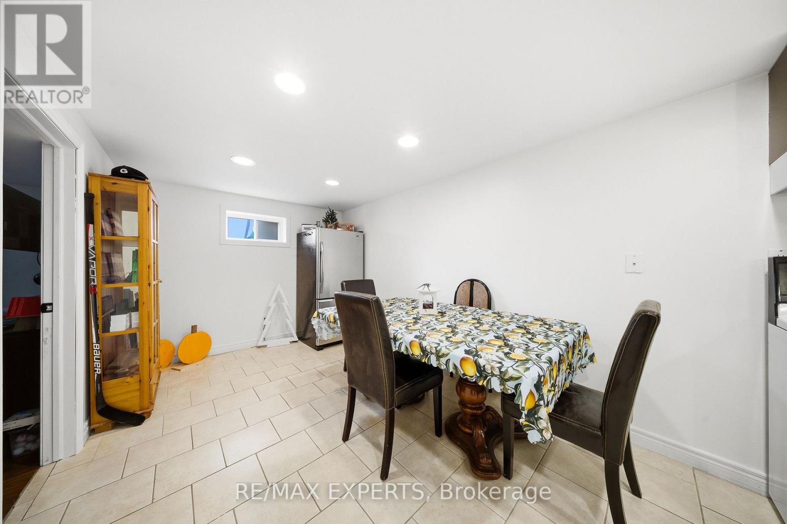 16 Navenby Crescent, Toronto (humber Summit), Ontario