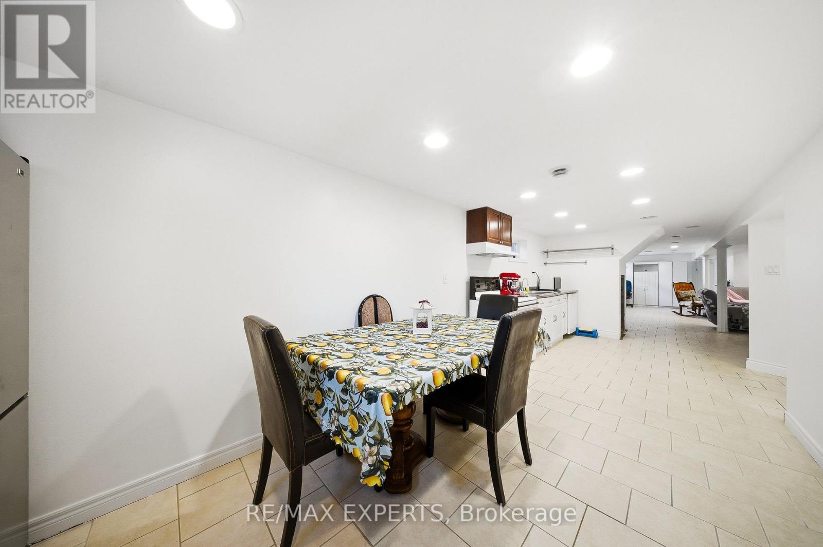 16 Navenby Crescent, Toronto (humber Summit), Ontario