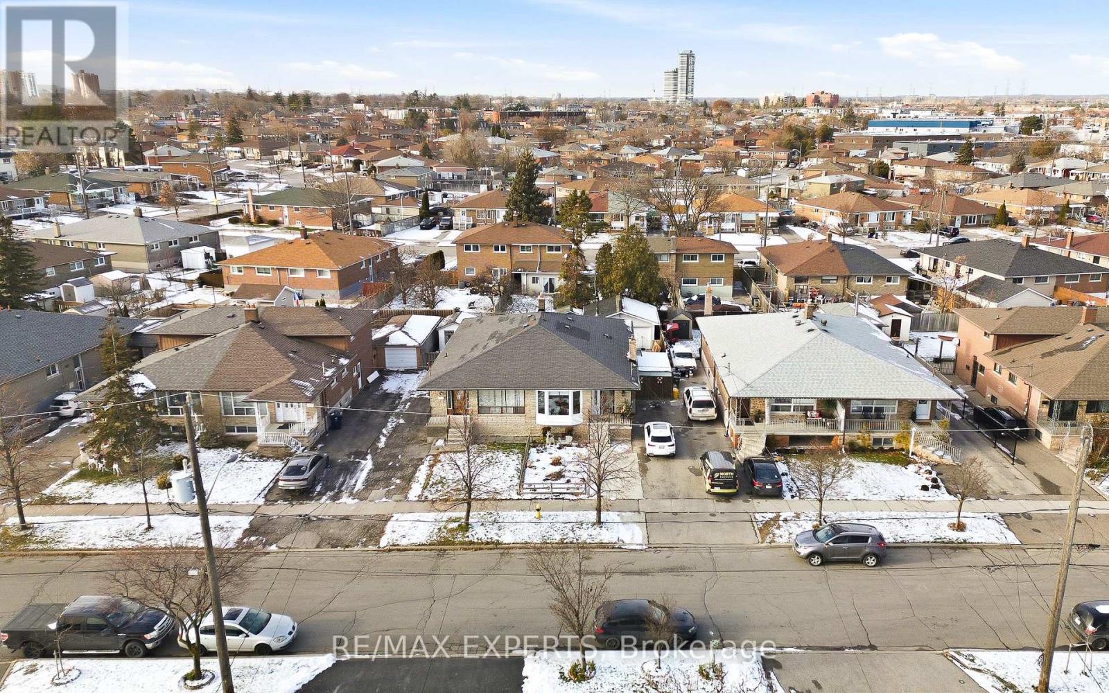 16 Navenby Crescent, Toronto (humber Summit), Ontario