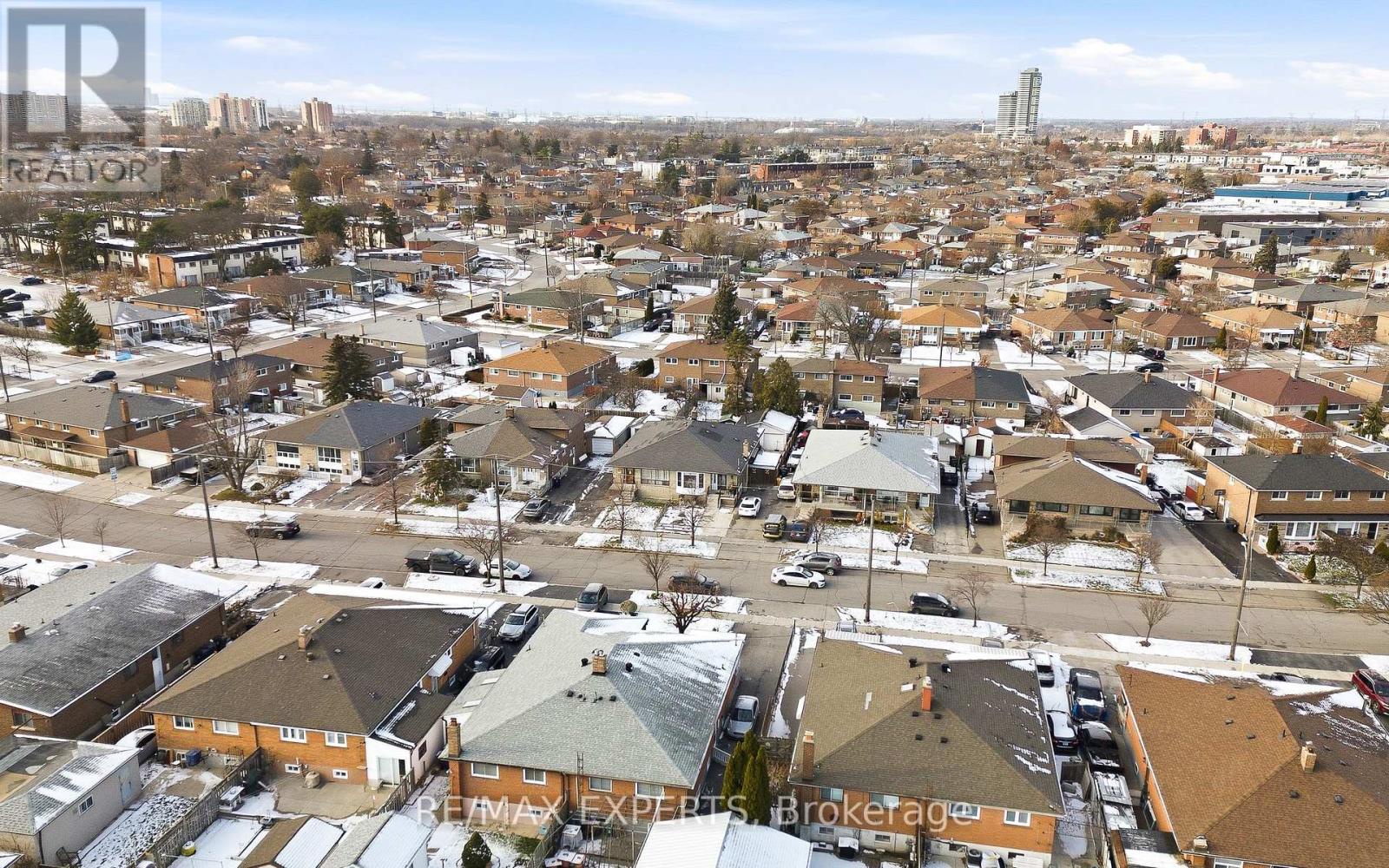 16 Navenby Crescent, Toronto (humber Summit), Ontario