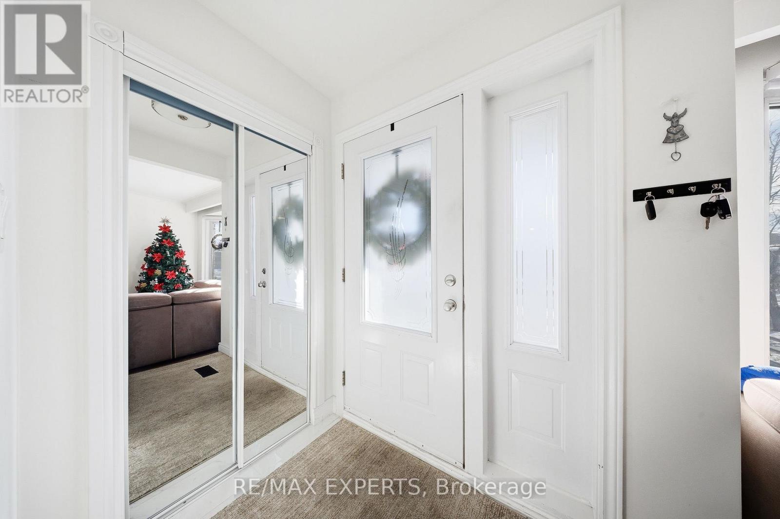 16 Navenby Crescent, Toronto (humber Summit), Ontario