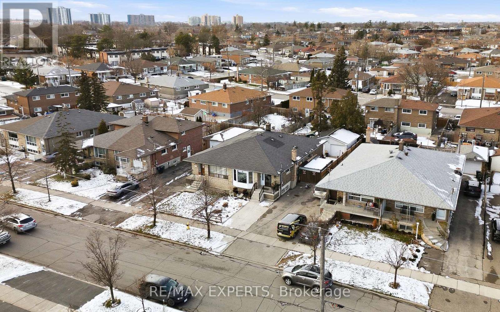 16 Navenby Crescent, Toronto (humber Summit), Ontario