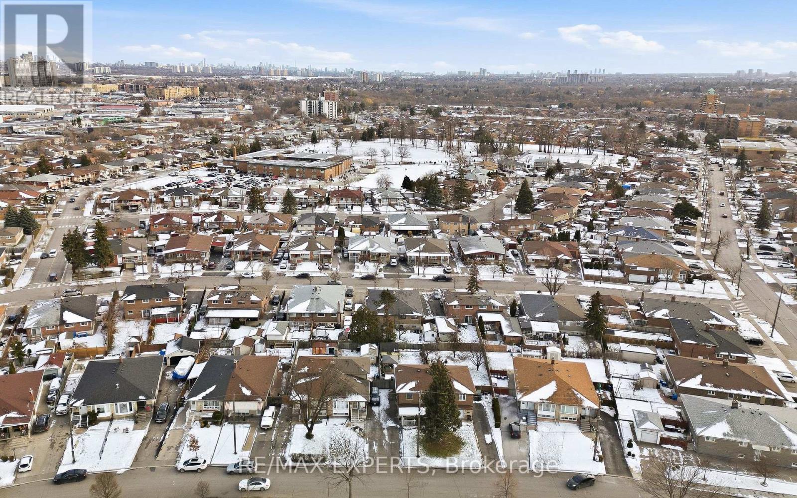 16 Navenby Crescent, Toronto (humber Summit), Ontario