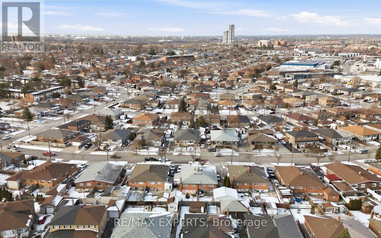 16 Navenby Crescent, Toronto (humber Summit), Ontario