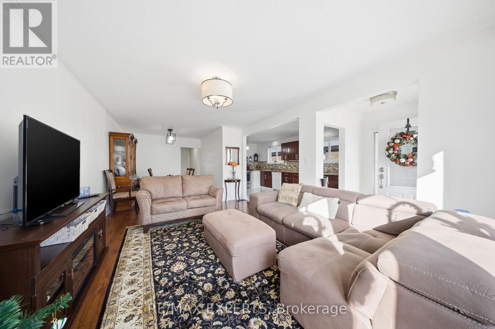 16 Navenby Crescent, Toronto (humber Summit), Ontario