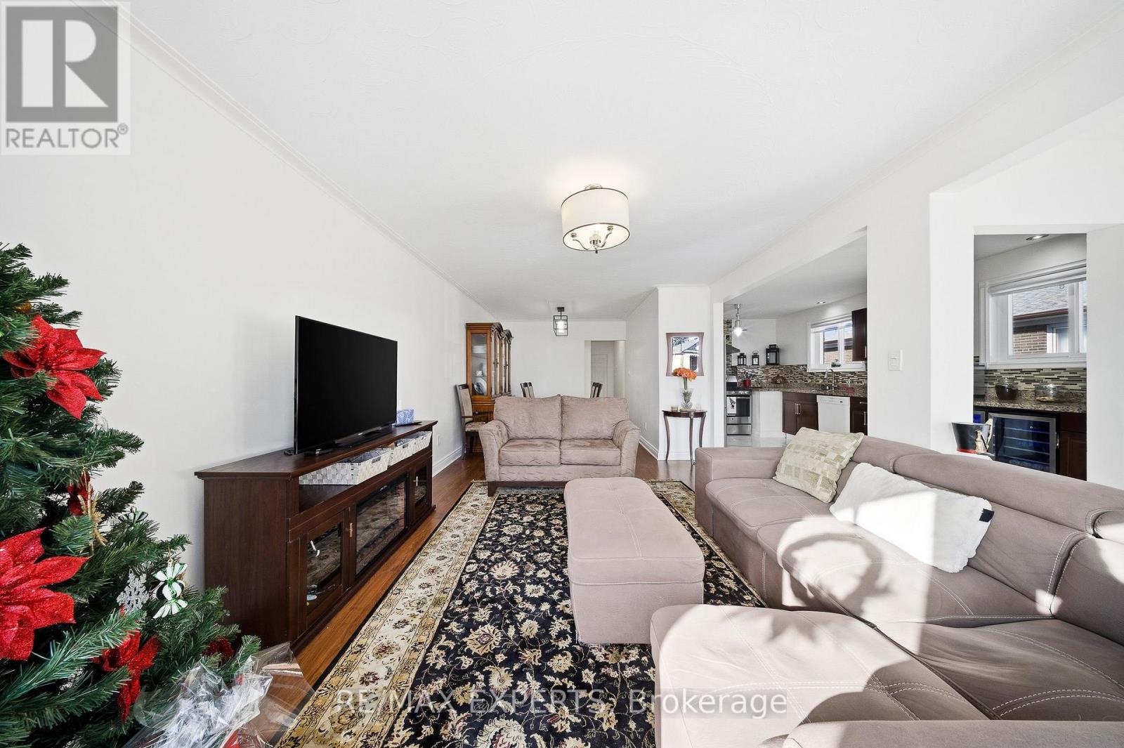 16 Navenby Crescent, Toronto (humber Summit), Ontario