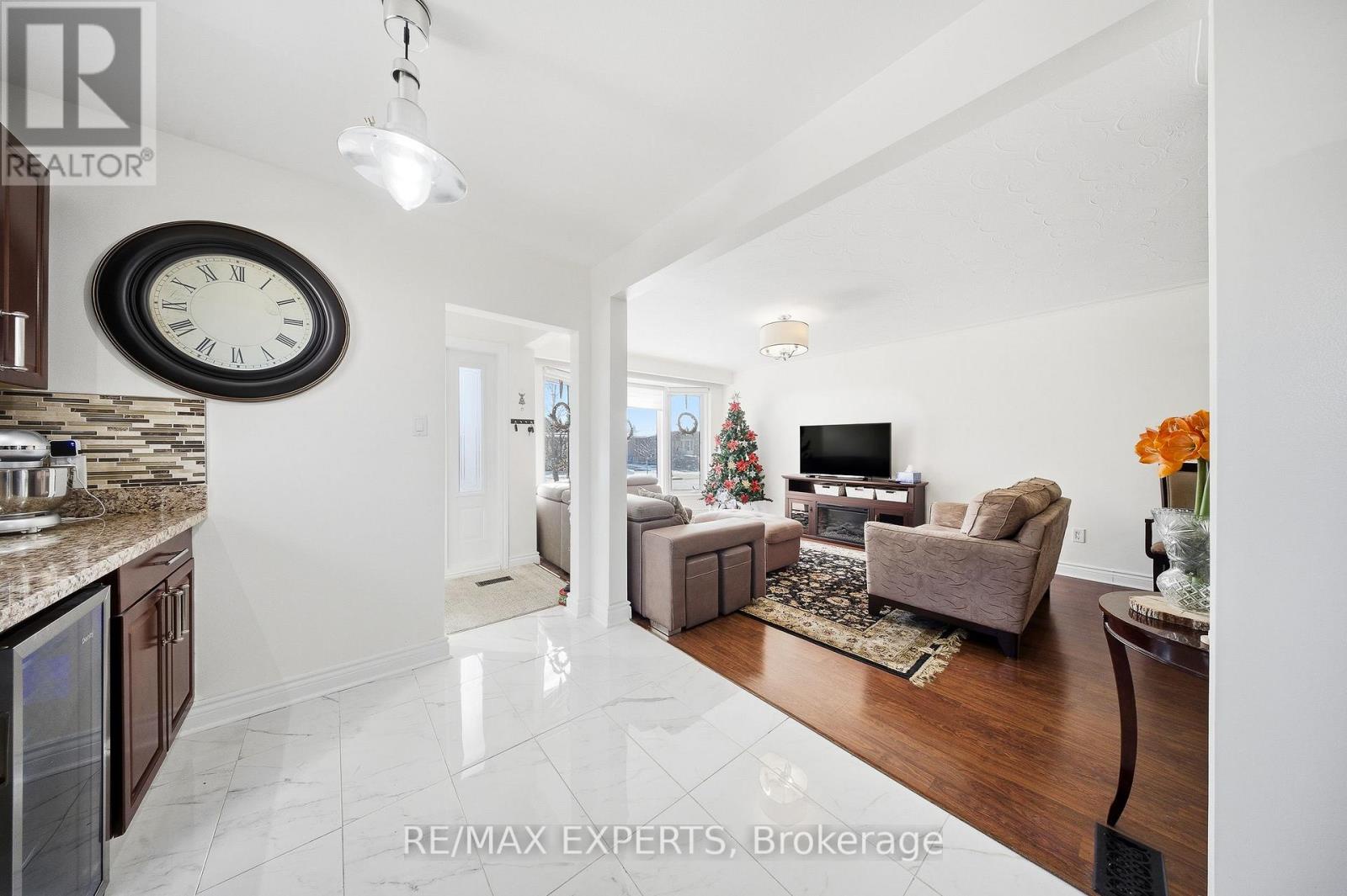 16 Navenby Crescent, Toronto (humber Summit), Ontario