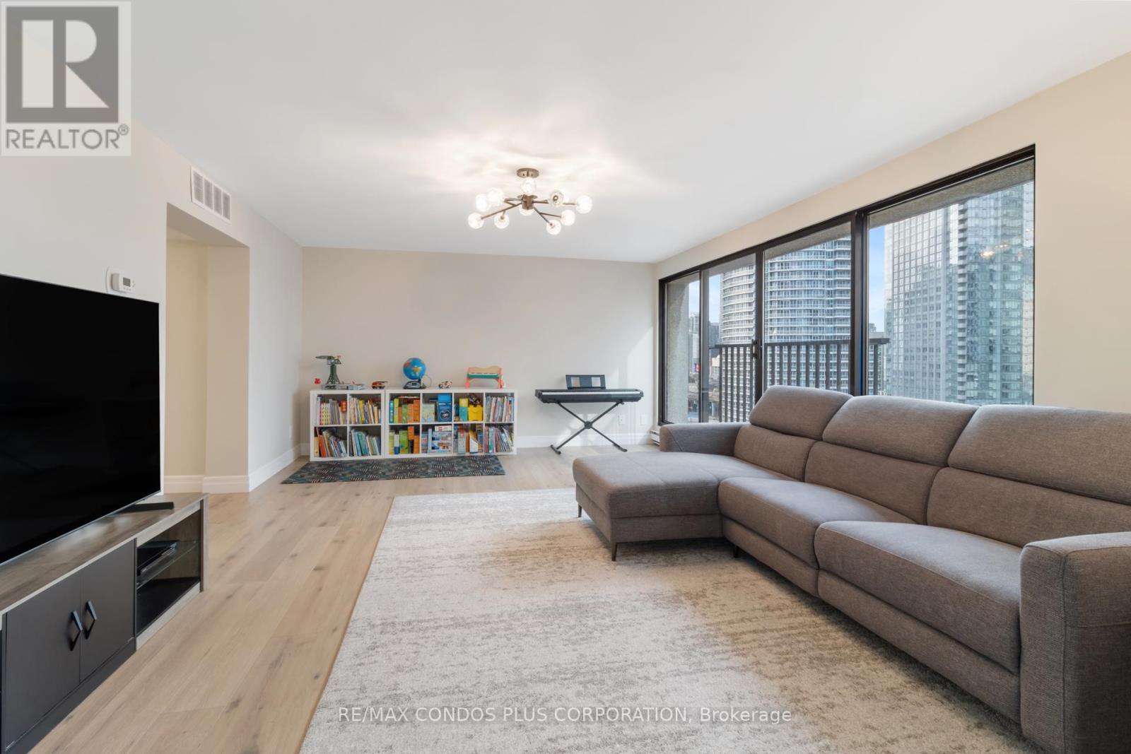 1318 - 55 Harbour Square, Toronto (waterfront Communities), Ontario