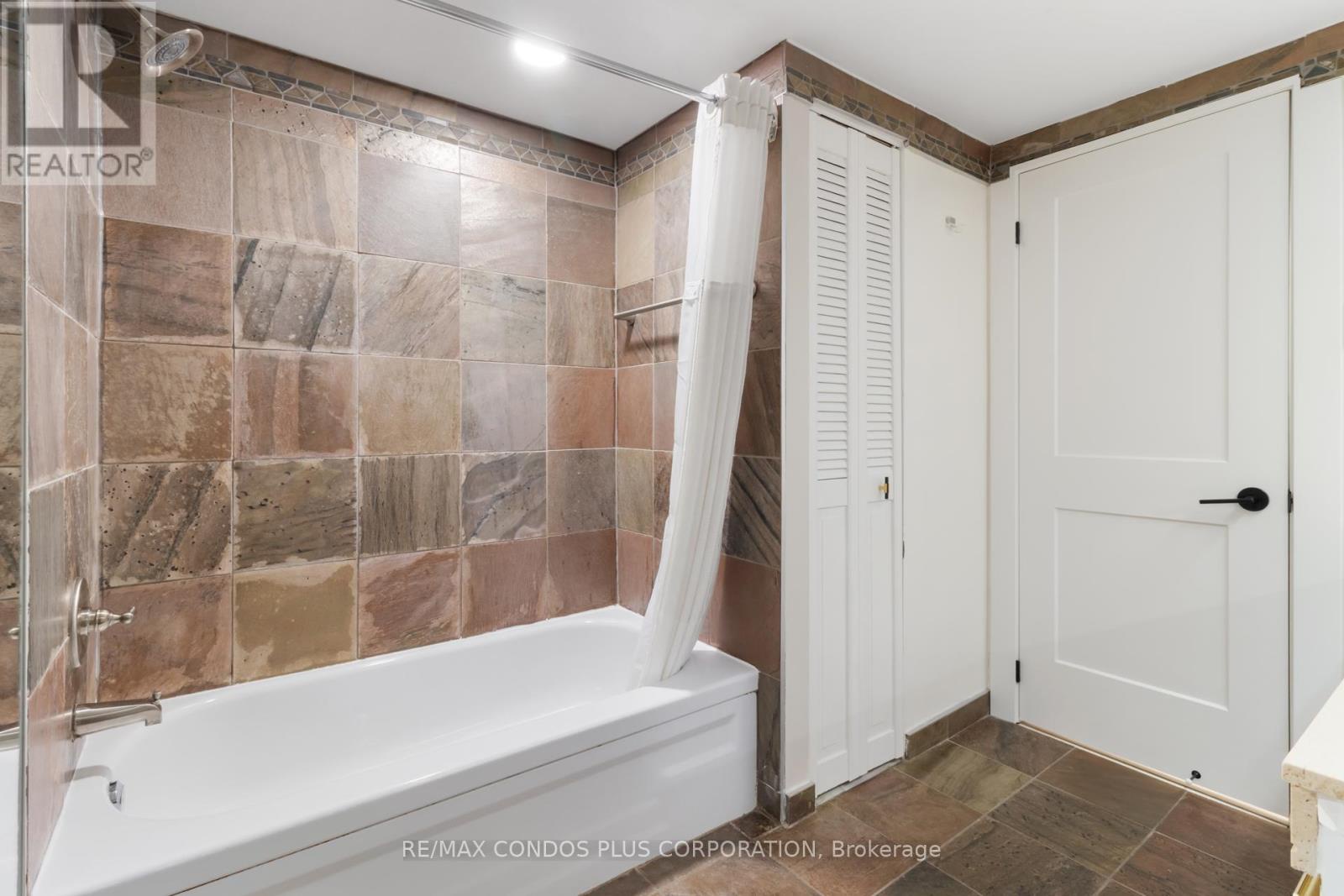 1318 - 55 Harbour Square, Toronto (waterfront Communities), Ontario