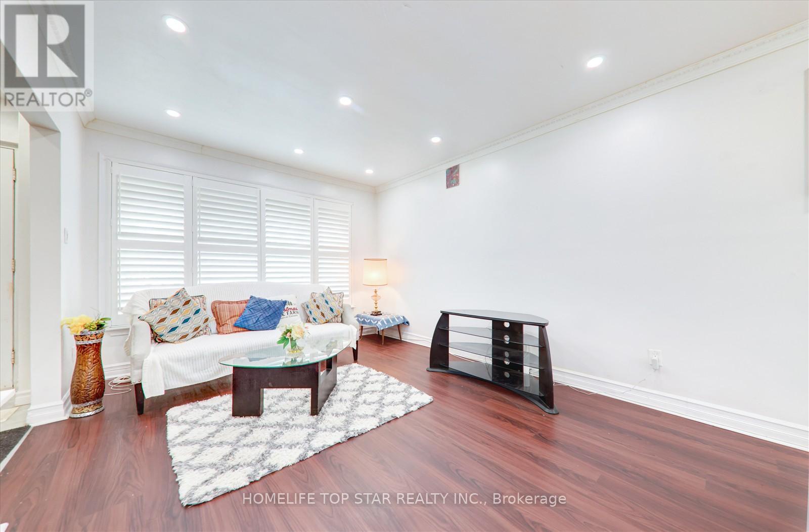 50 Chestnut Crescent, Toronto (clairlea-birchmount), Ontario