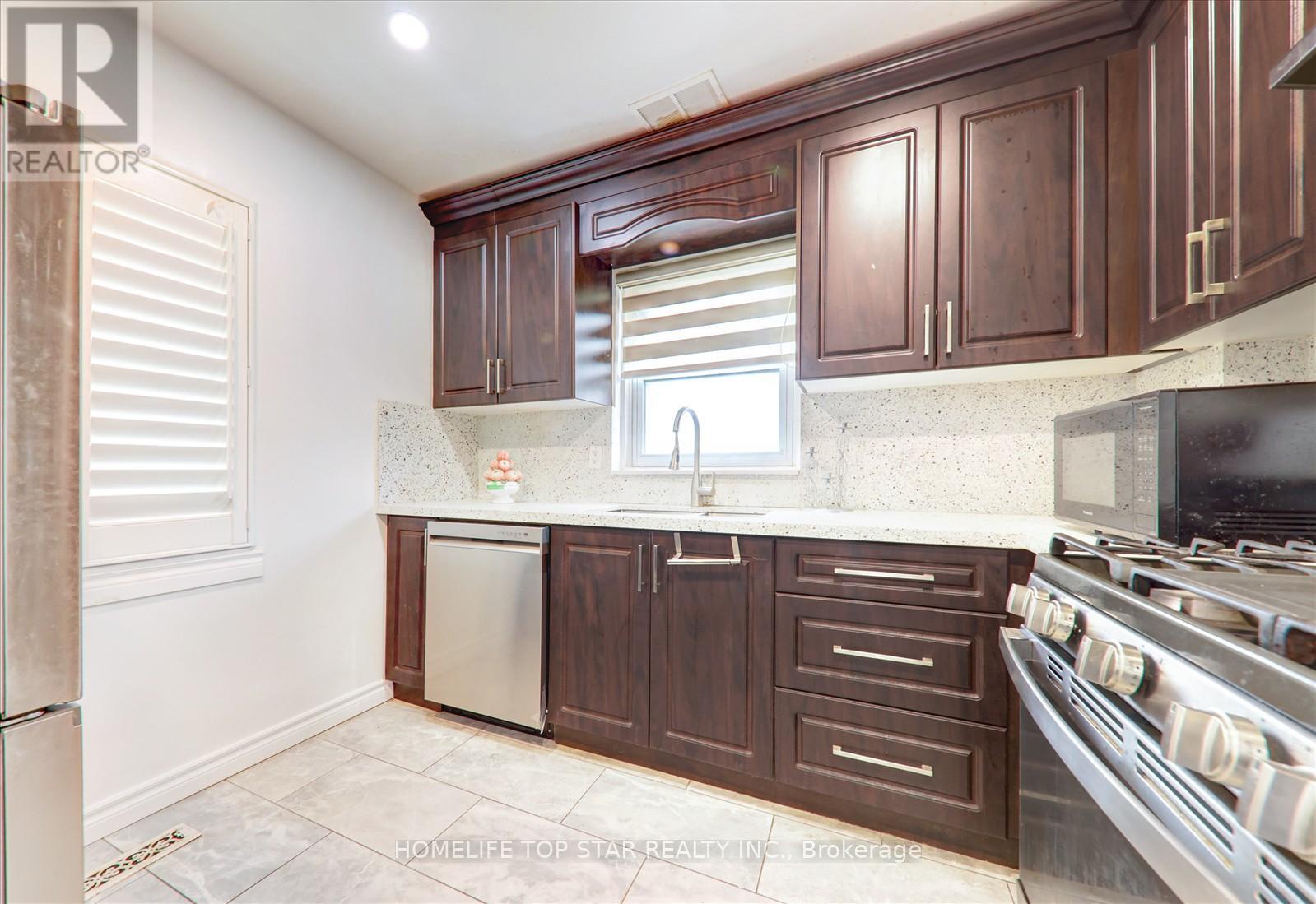 50 Chestnut Crescent, Toronto (clairlea-birchmount), Ontario