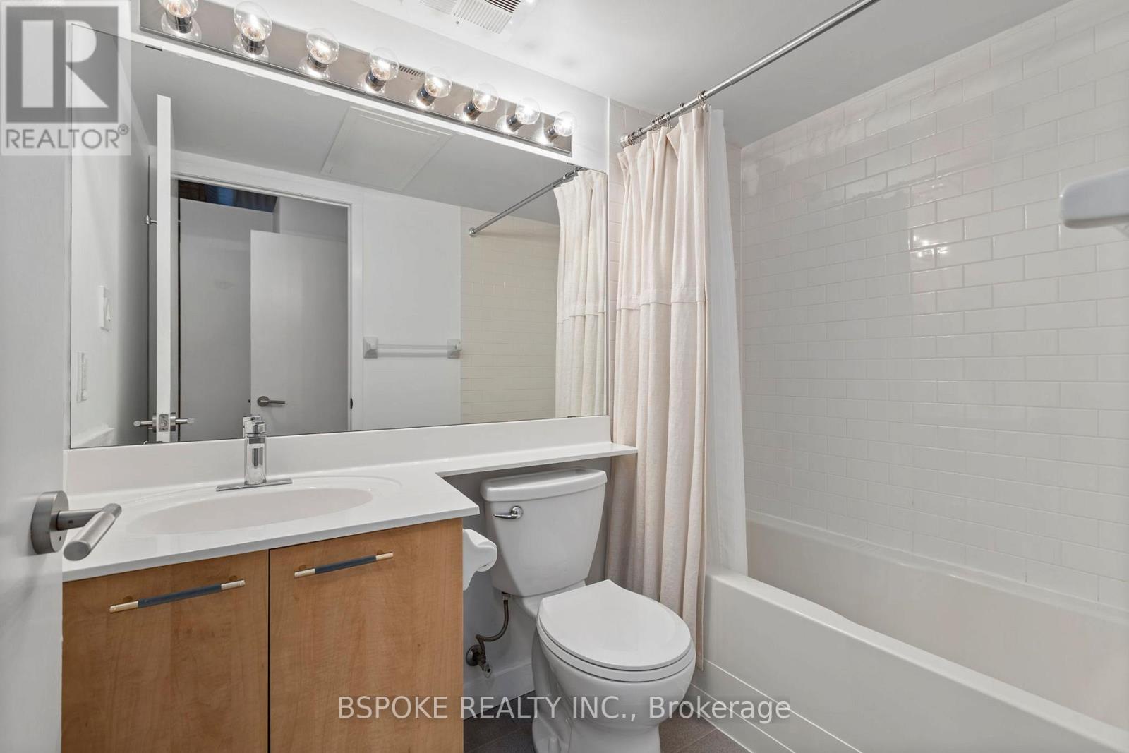 227 - 955 Queen Street W, Toronto (niagara), Ontario