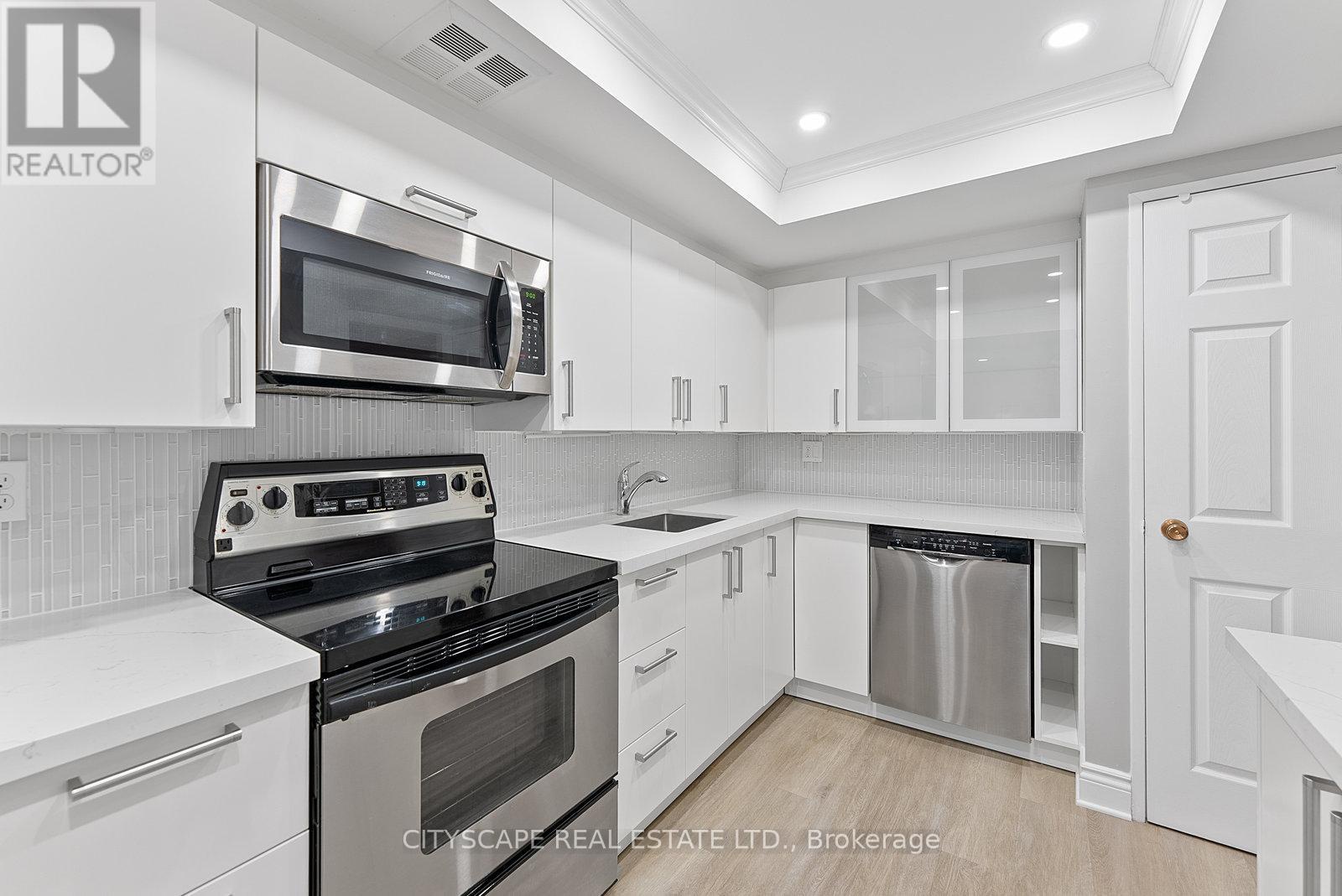 202 - 2045 Lake Shore Boulevard W, Toronto (mimico), Ontario