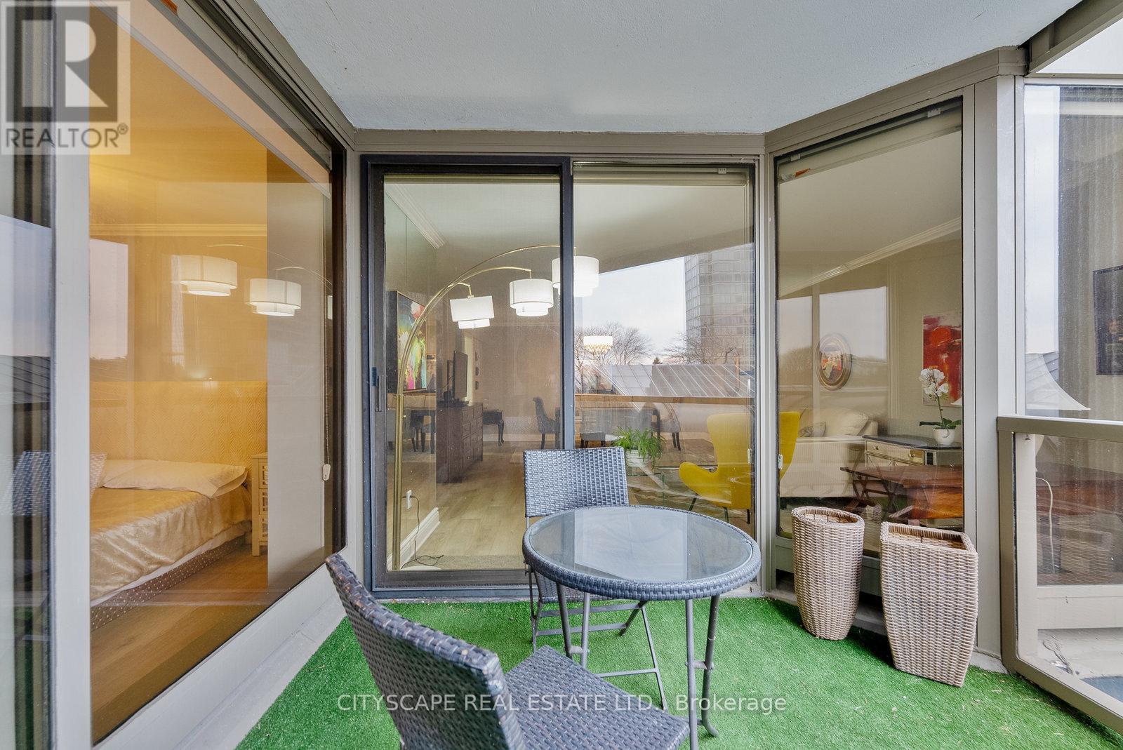 202 - 2045 Lake Shore Boulevard W, Toronto (mimico), Ontario