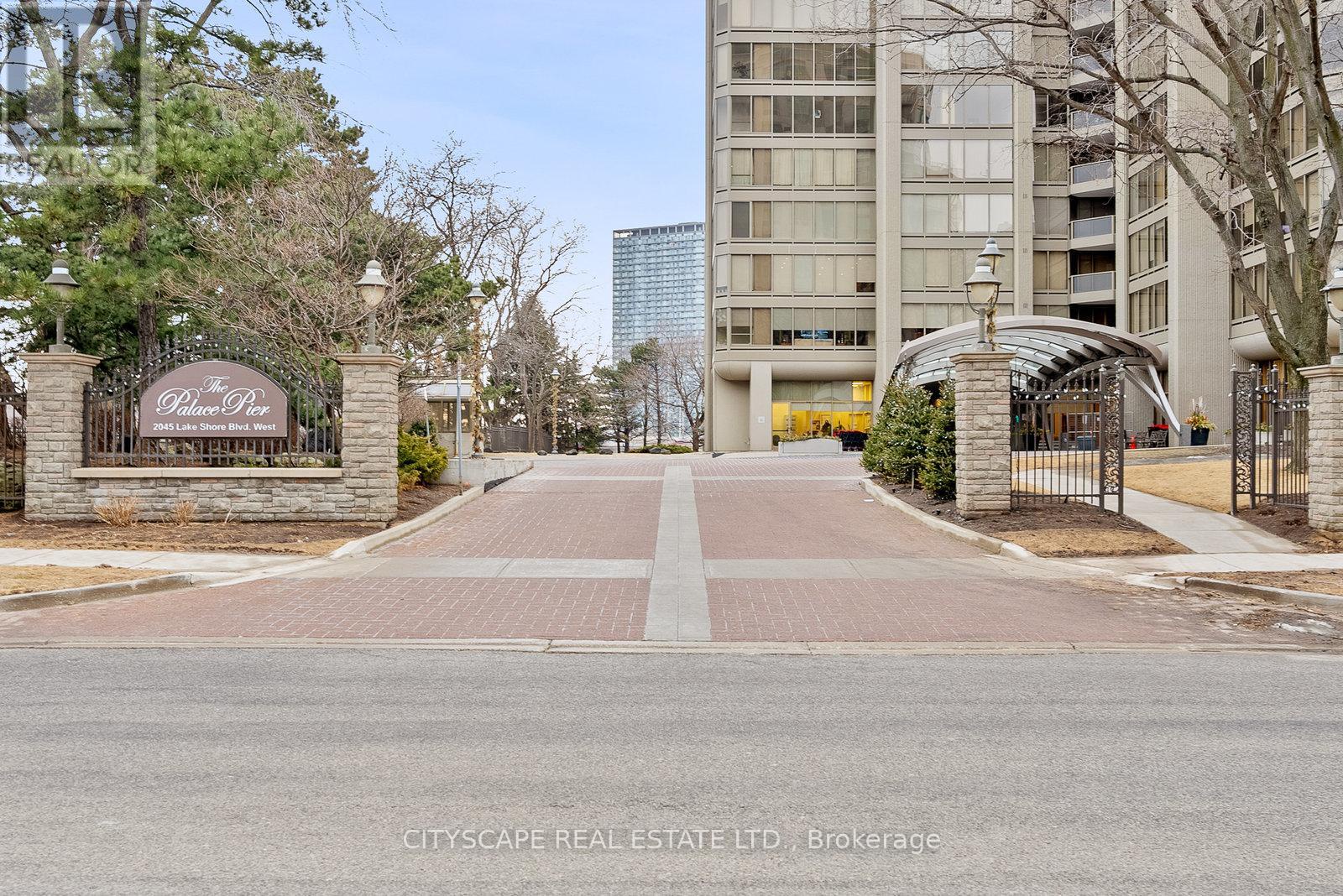 202 - 2045 Lake Shore Boulevard W, Toronto (mimico), Ontario