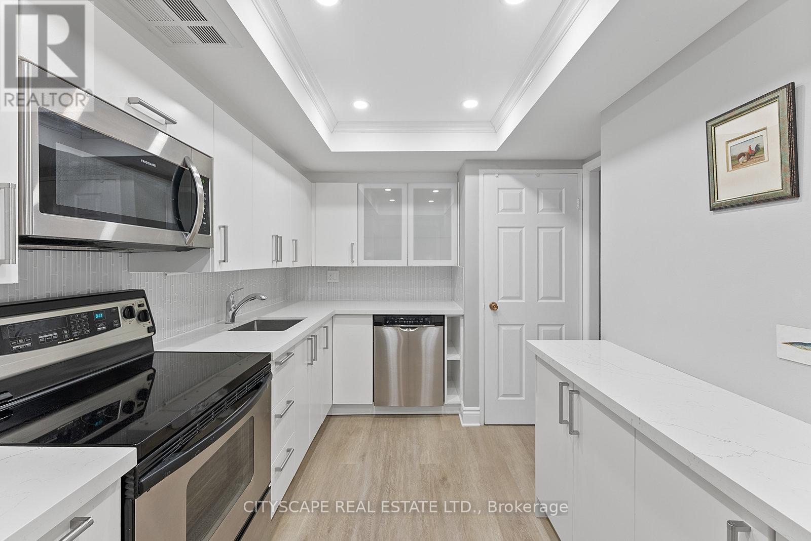 202 - 2045 Lake Shore Boulevard W, Toronto (mimico), Ontario