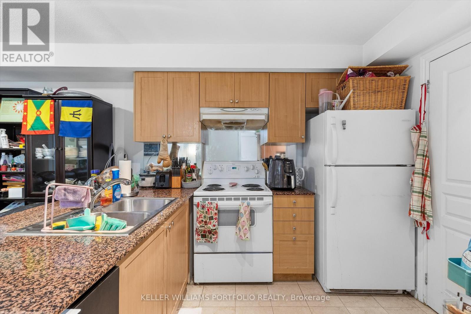 205 - 801 Bay Street, Toronto (bay Street Corridor), Ontario