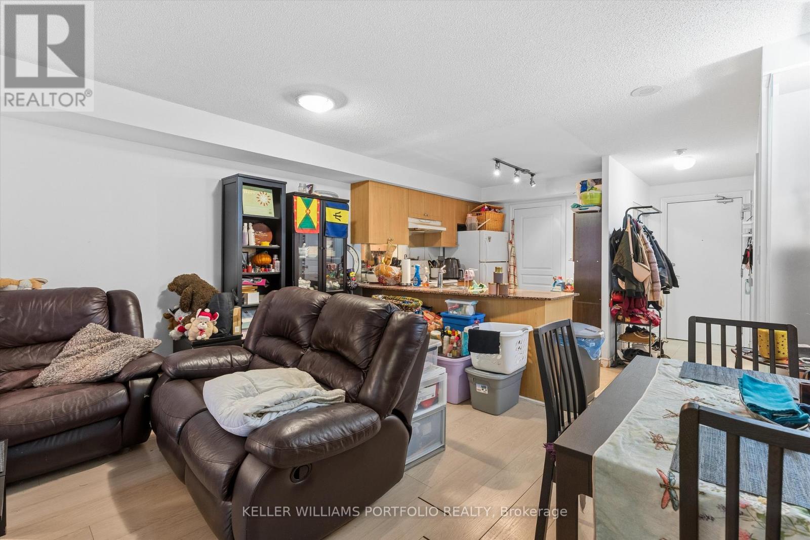 205 - 801 Bay Street, Toronto (bay Street Corridor), Ontario