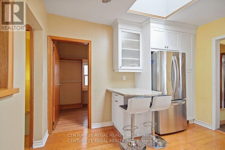 102 Newcastle Street, Toronto (mimico), Ontario