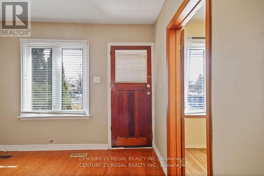 102 Newcastle Street, Toronto (mimico), Ontario