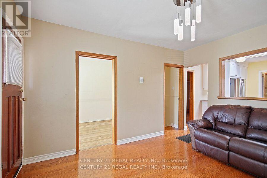 102 Newcastle Street, Toronto (mimico), Ontario